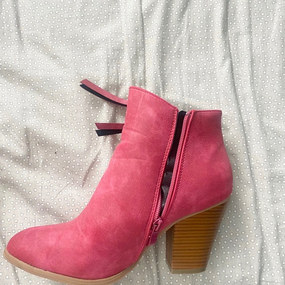 Light burgundy booties - Picture 3 of 3